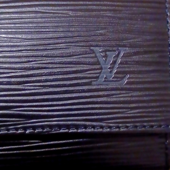 ✨️LOUIS VUITTON EPI LEATHER 6 KEY HOLDER - Picture 5 of 15